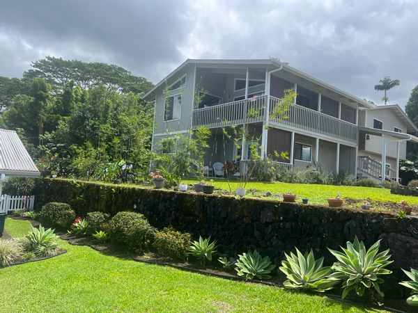 Ocean-view Garden Apartment in Hilo Home