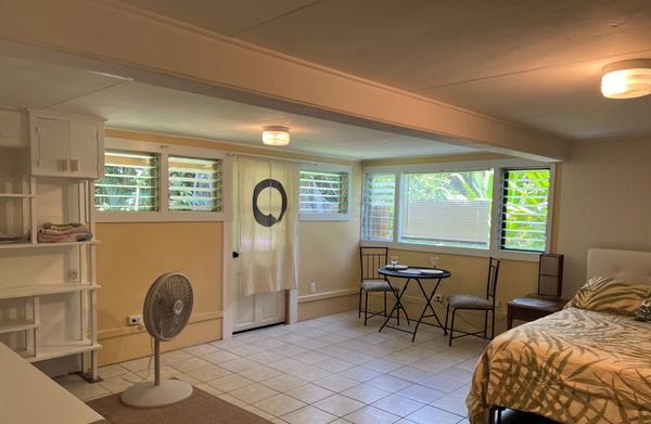 Daylight basement room in classic Hilo home