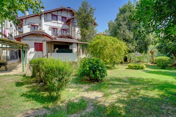 Bright apartment with garden in the heart of Basque Country