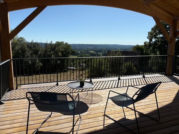 La maison de Audrey, une vue dominante sur la vallée et sa rivière