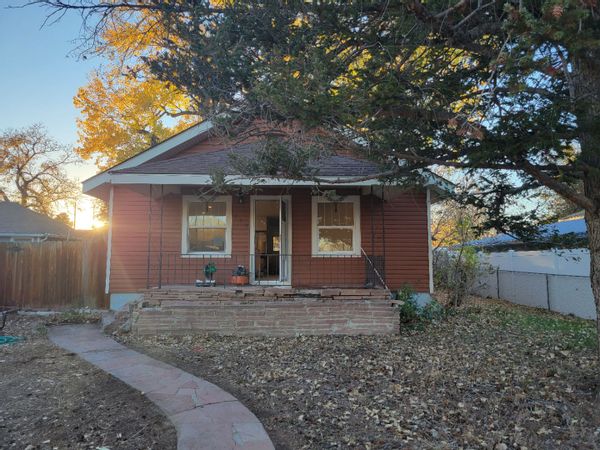 Cozy Old Town Bungalow