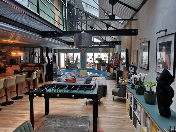 Grand loft avec piscine intérieure proche de Paris