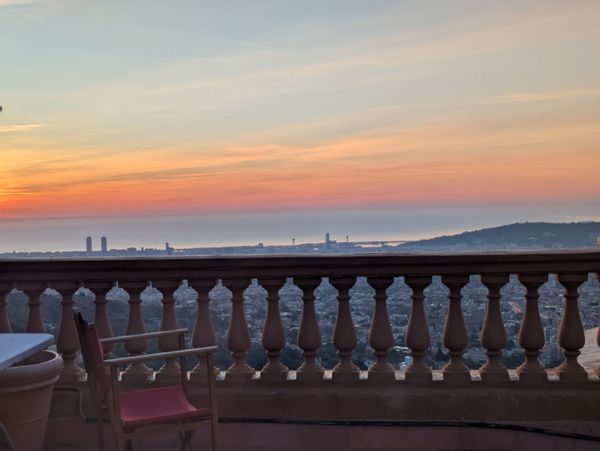 Ático con terraza y vistas panorámicas a toda la ciudad