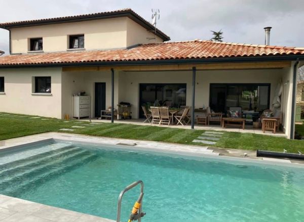 Maison chaleureuse de 4 chambres au cœur d’un village résidentiel à 10 minutes de Toulouse.