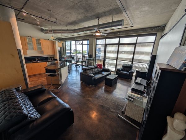 Condo in the heart of downtown Austin.  Huge balcony.  Digital nomad setup.  Walk everywhere!