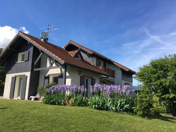 Spacieuse maison à Crozet, station de ski "Monts Jura", proche de Genève.