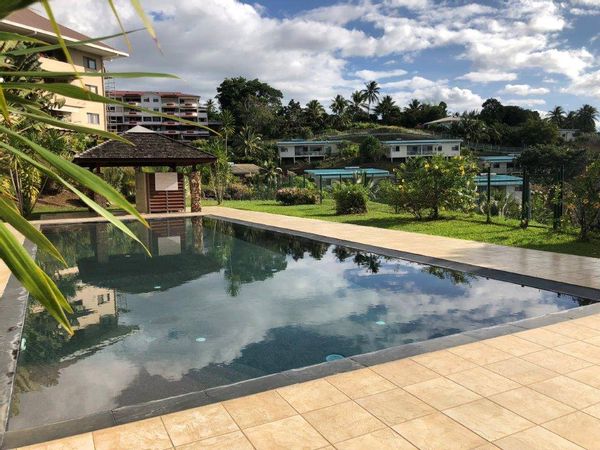 Appartement pour un séjour détente à Arue – Vue piscine et mer, parfait pour les familles