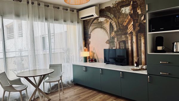 Studio calme et lumineux