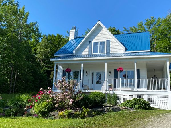 Home in Saint-François-Xavier-De-Brompton