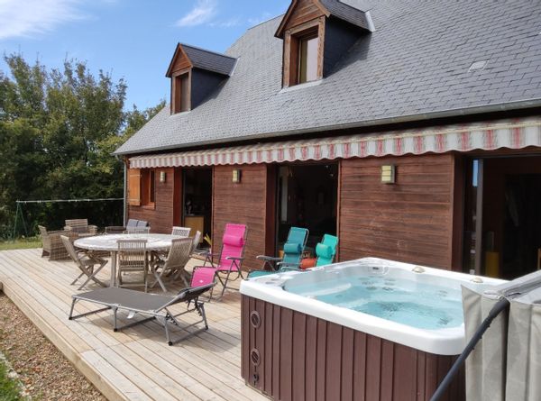 Région châteaux de la Loire avec terrasse panoramique et jacuzzi . Loire Valley house. Ready 2026.