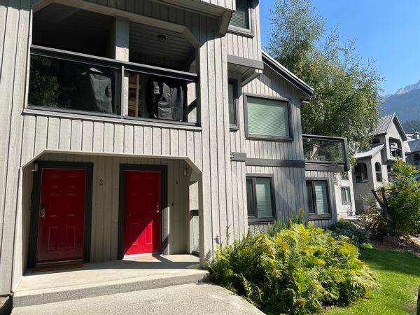 Cozy 3-bedroom Whistler Townhome Steps Away from Ski-out to Creekside Gondola