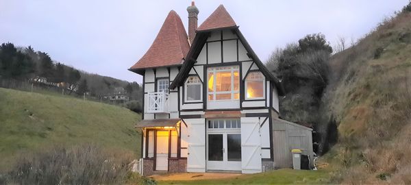 Maison au bord de la plage proche d'Etretat en Normandie