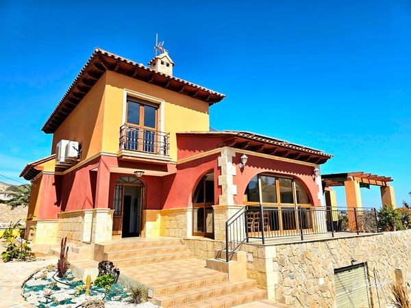 Villa Pascaline: pool, sea views, wifi and AC, 5-minute stroll to the beach - North of Alicante