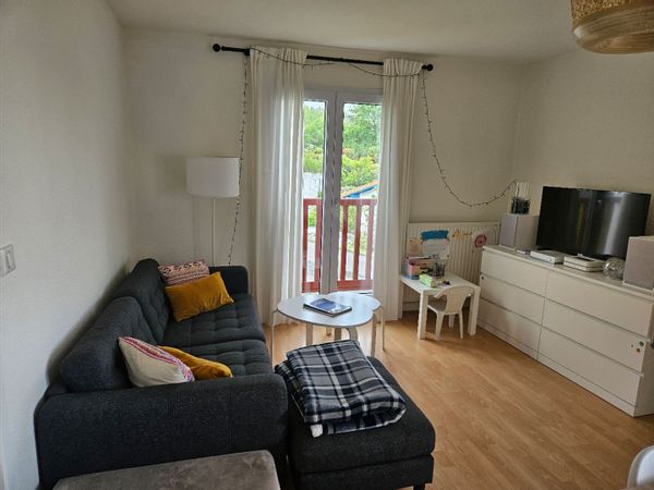 Appartement lumineux, avec jolie vue sur mer depuis la terrasse et accès à la plage à pied en - 10mn