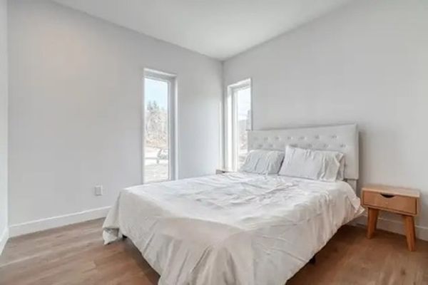 Beautiful Two Bedroom in Lac-Sainte Marie, Canada