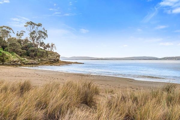 Tasmanian seaside abode