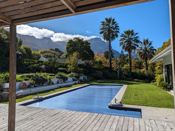 Modern Family Home on the slopes of Table Mountain