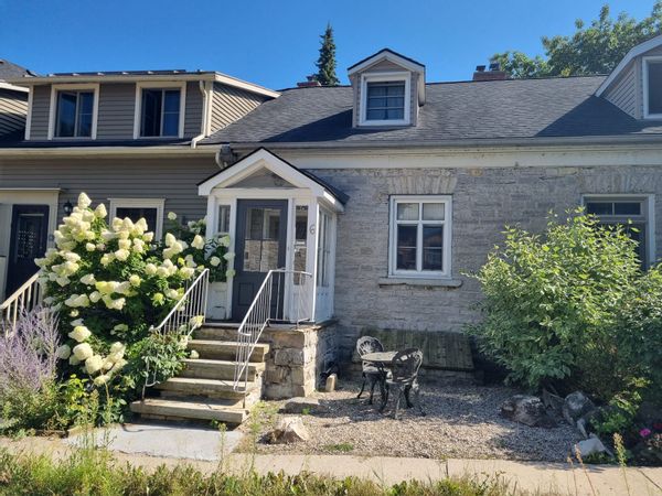 Historical charming house in downtown Kingston