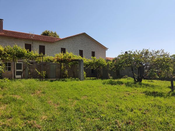 Casa de campo cómoda y rodeada de tranquilidad. A 5 minutos a pie de playa fluvial.