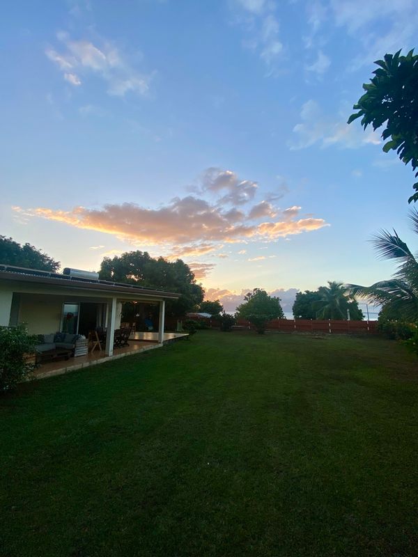 Quartier familiale, bonne ambiance, jolie vue mer et Moorea, sunsets magiques