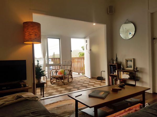 Super-cute 2 bedroom Byron Bay fibro shack in walking distance to the beach & a big backyard.