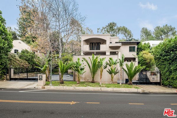 Luxury Home nestled between Beverly Hills & Sunset Plaza. Breathtaking views and just 3 mins from Rodeo Drive & Sunset Boulevard.
