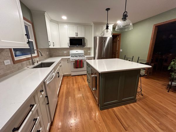 LOVELY 3BD/3BA 2-STORY IN QUIET SUBURB OF CHICAGO