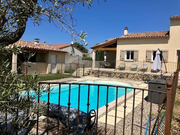 Villa spacieuse avec piscine