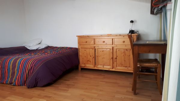 Une chambre dans notre maison cœur de la ville