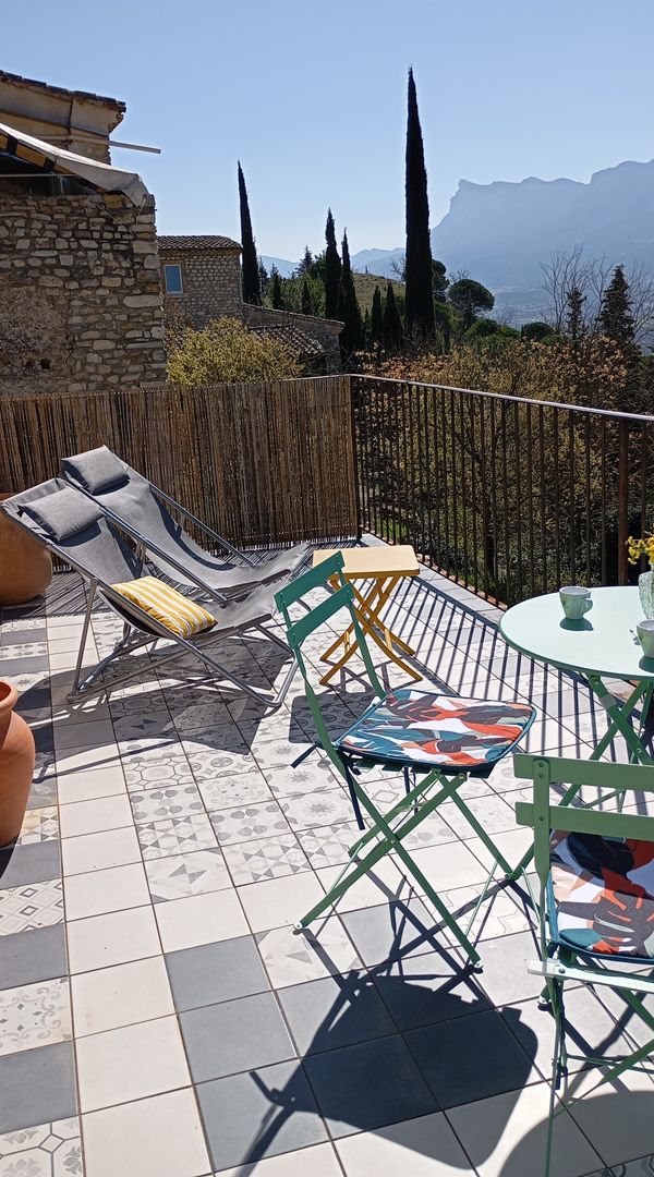 Maison village perché toit terrasse vue panoramique Provence