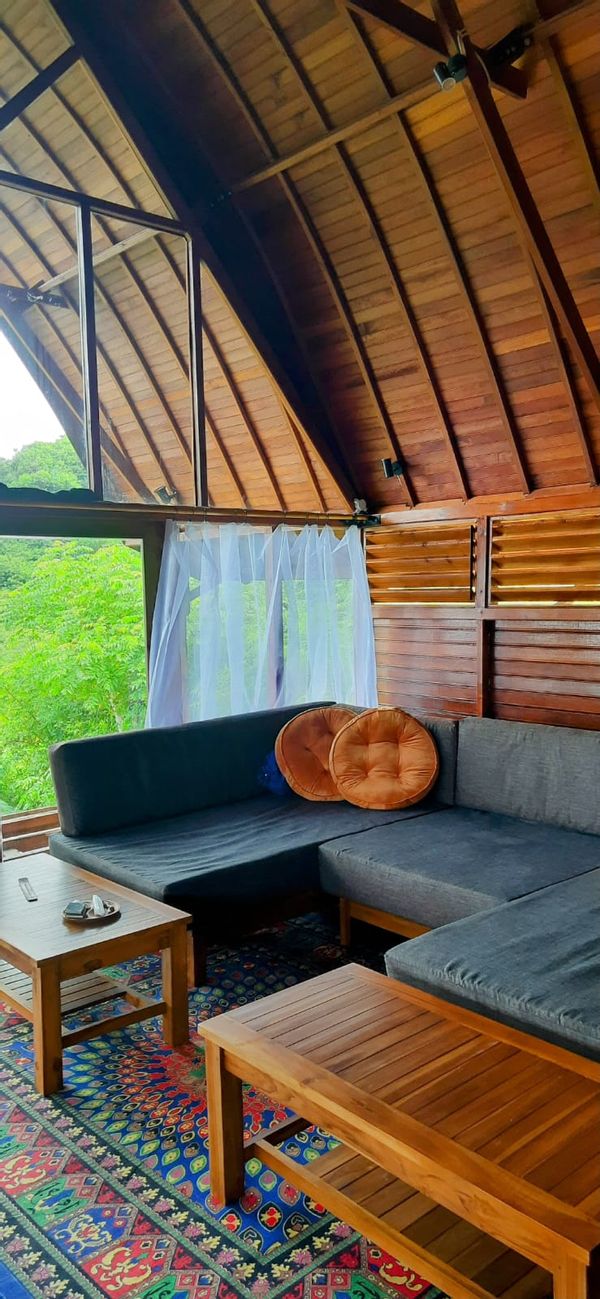 Lombok/Sasak style wooden house, sea views from every window, with western amenities: hot water, AC, filtered well water, strong wifi, cleaning/maintenance/security included, outdoor shower, private parking, minutes from Mandalika, Tanjung Ann beach and 20 minutes to Kuta center.