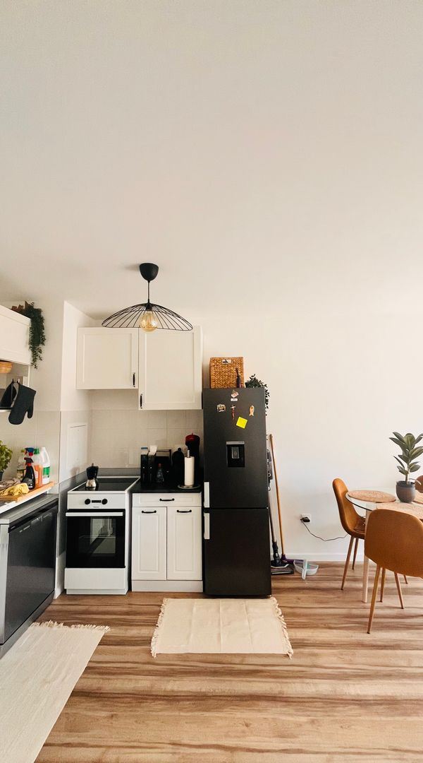 Paris 20 minutes & Disneyland 40 minutes direct line