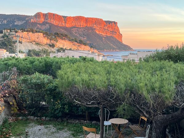 Garden, free parking, 2 minutes walk to port, 5 minutes walk to 2 beaches