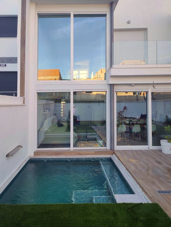 Modern family home with pool near Madrid – comfort, light and great connections