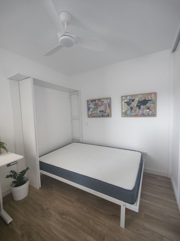 Habitación privada con baño en suite — ideal para escalas, conciertos y eventos en Madrid