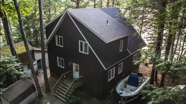 All Season Cottage on Lake Muskoka in Cottage Country