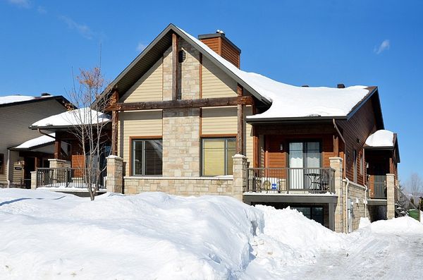 Beautiful ski/bike condo near Mont Ste-Anne