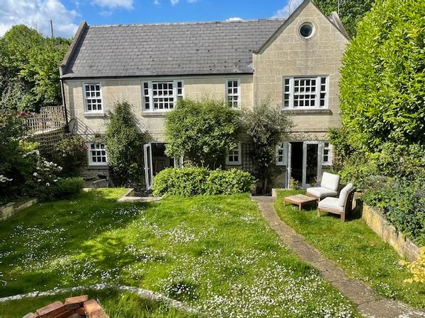 Beautiful Large Family home in Bath UK