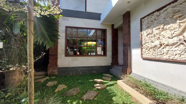 Anna's house