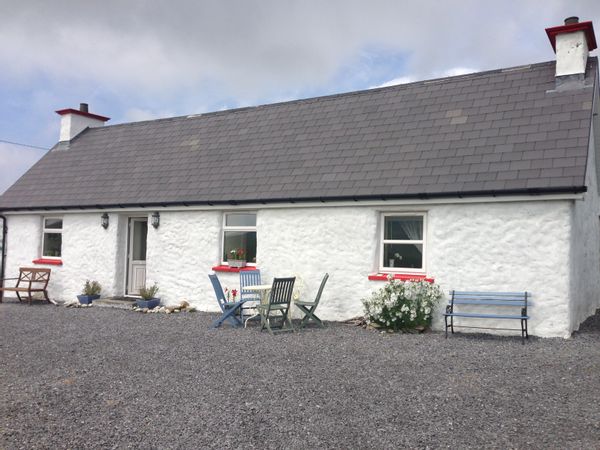 Colette's traditional cottage Wild Atlantic Way UNAVAILABLE JULY / AUGUST