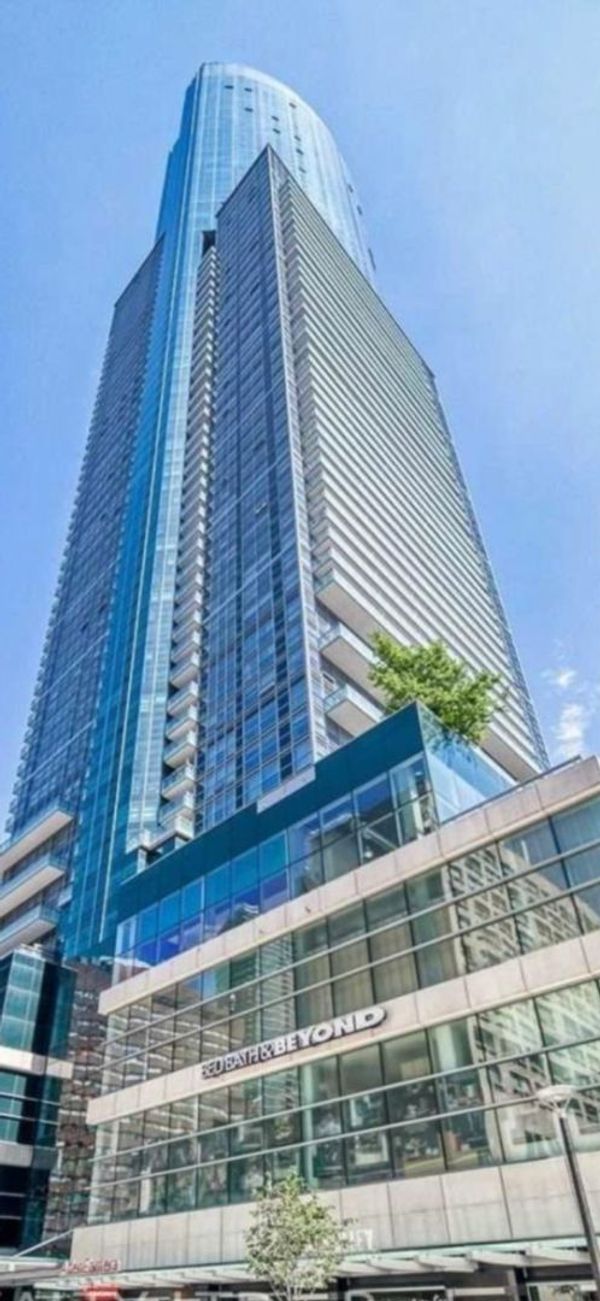 Stylish High-Rise Retreat in the Heart of Toronto