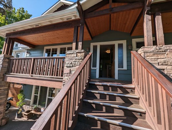 Downtown Ashland , walk to OR Shakespeare Festival, parks,  and trails and explore So OR