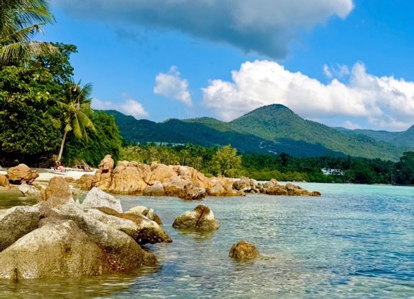 Hobbit Hse, 2 Bdrms,
Idiosyncratic, ON beach,  7 DAY MIN, Sri Thanu, Phangan,not safe for small kids