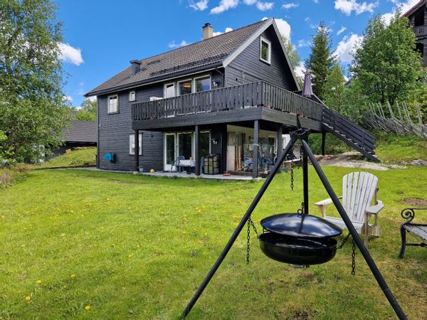 Family friendly home with mountain view