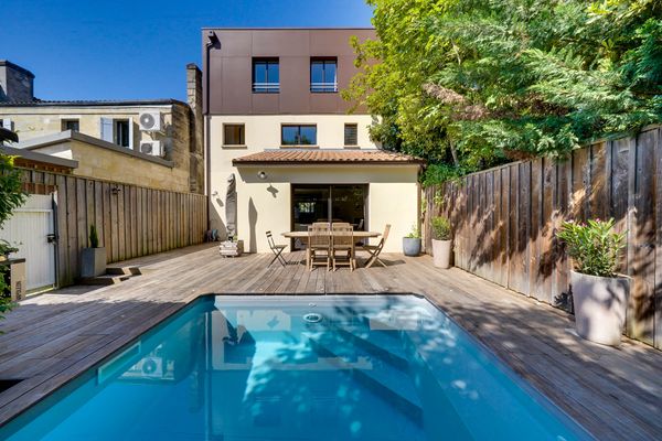 Grande maison avec piscine au Bouscat