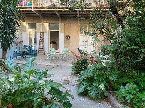 Le grand jardin de Marie, avec garage en plein de centre de Marseille