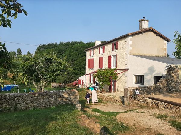 Maison familiale au calme dans la campagne poitevine