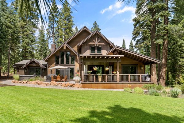 Tahoe Town of Truckee Getaway
