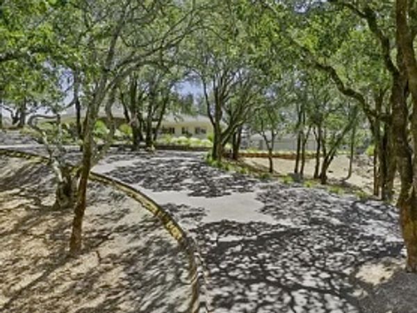 Wine Country Estate - near the charming towns of Healdsburg and Windsor - come relax and play!