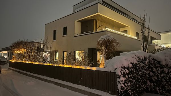 Modernes Familienhaus mit Garten, kleinem Pool und Bergblick nahe Salzburg